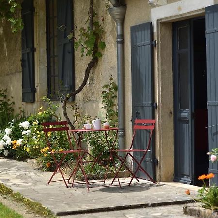 Un Jardin Et Trois Maisons Brux Exterior foto