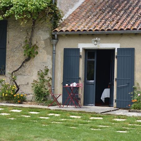 Un Jardin Et Trois Maisons Brux Exterior foto