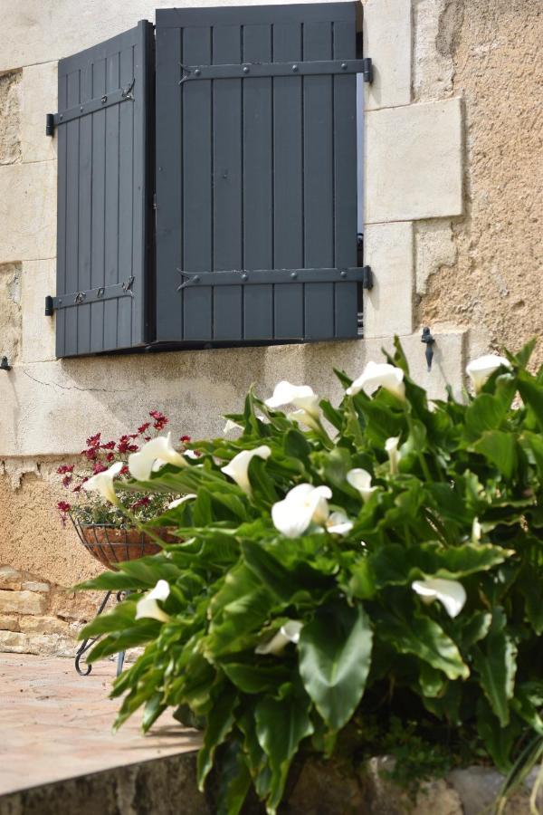Un Jardin Et Trois Maisons Brux Exterior foto