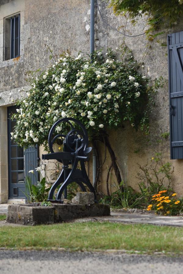 Un Jardin Et Trois Maisons Brux Exterior foto