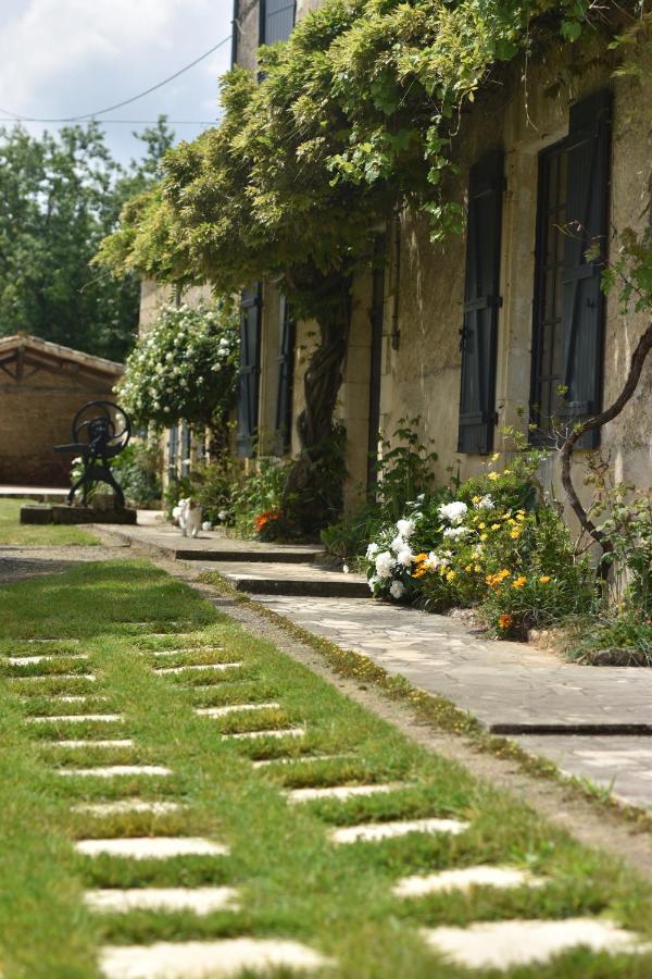 Un Jardin Et Trois Maisons Brux Exterior foto